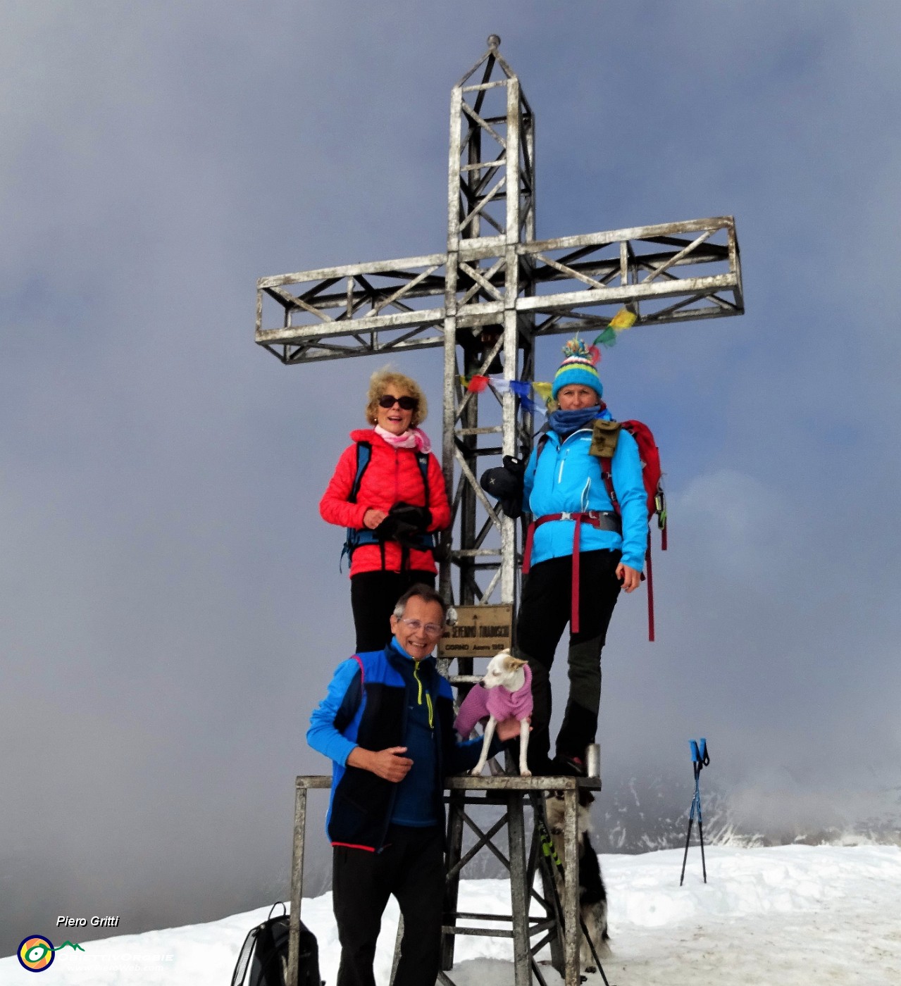 53 Alla croce di  Cima Grem (2049 m).JPG - 